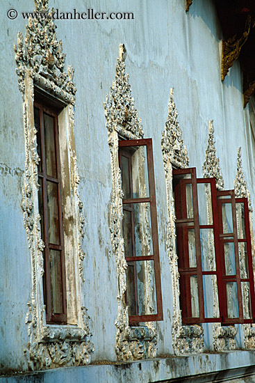 narathhip-center-windows.jpg