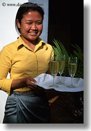 images/Asia/Thailand/Bangkok/People/woman-serving-champagne.jpg