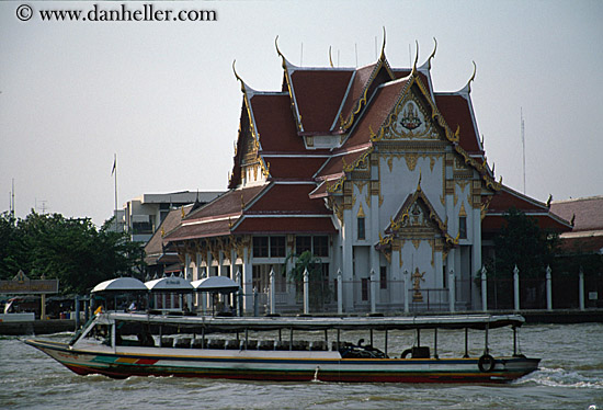 boat-n-temple.jpg