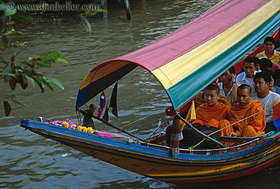 flowery-boats-05.jpg