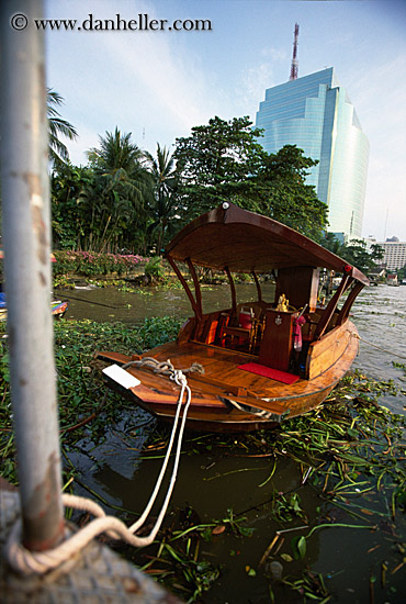 river-boat-n-glass-tower-03.jpg