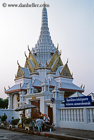 sarn-lak-muang-01.jpg