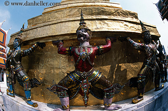 colorful-garuda-statues-03.jpg