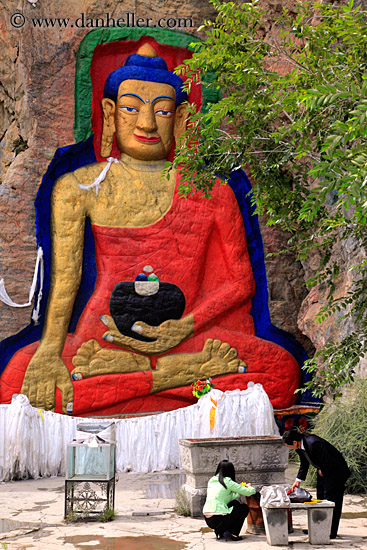 buddha-n-couple-02.jpg