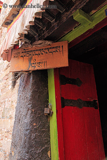 tibetan-sign-n-door.jpg