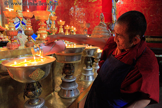 candles-n-monk-02.jpg