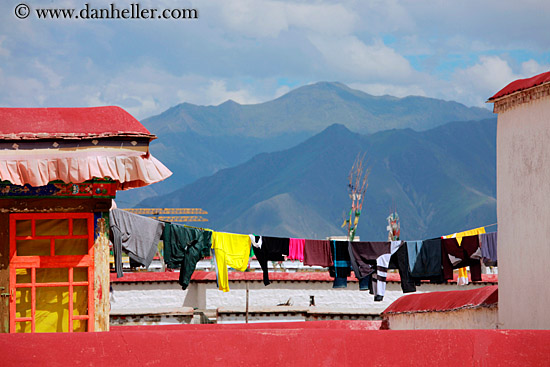 laundry-n-mtns.jpg