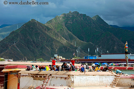 people-working-on-roof-01.jpg