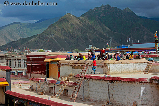 people-working-on-roof-02.jpg