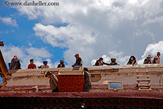 people-working-on-roof-03.jpg