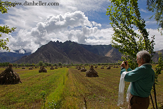 fields-n-mtns-n-clouds-n-photographer.jpg