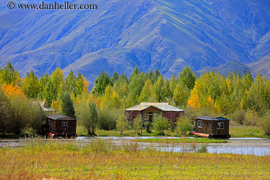 floating-cabins-nfoliage-trees-n-mtns.jpg