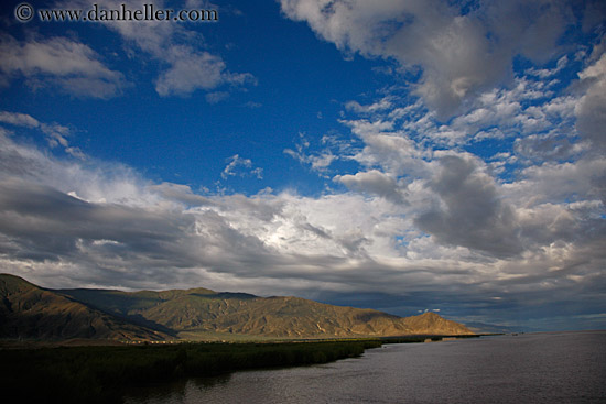 sand-dunes-mtns-n-clouds-04.jpg