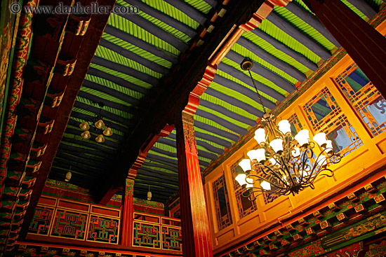 green-rafters-n-chandelliers-02.jpg