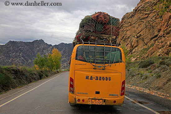 leaning-bus-w-luggage.jpg