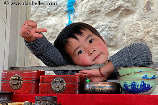 toddler-boy-n-peace-sign-03.jpg