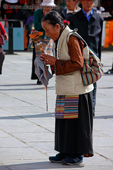 old-woman-praying-01.jpg