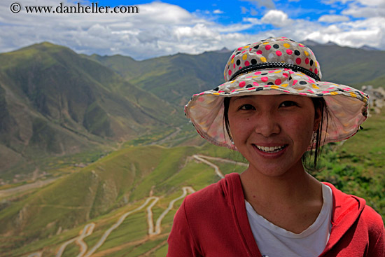 young-tibetan-woman-n-landscape-02.jpg