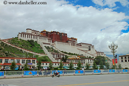 potala-from-street-01.jpg