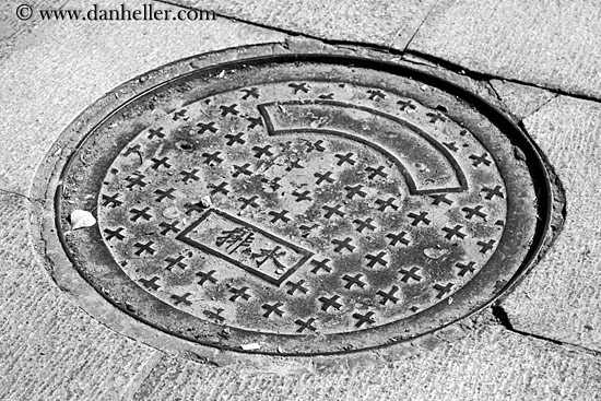 chinese-manhole-cover-bw-02.jpg