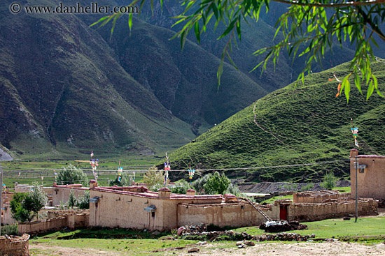 stucco-house-n-hills.jpg