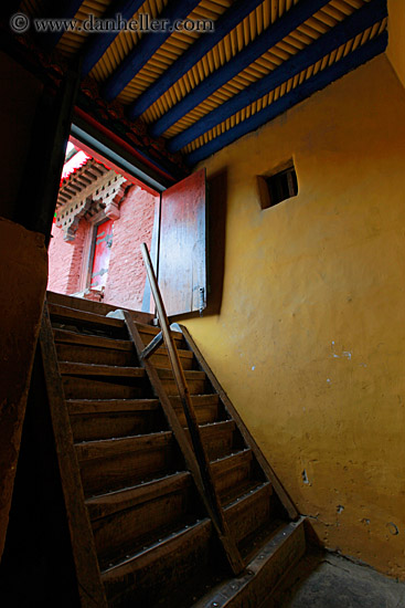 stairs-up-to-door-01.jpg