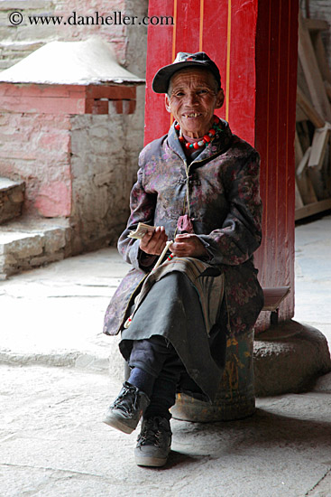 old-woman-02.jpg