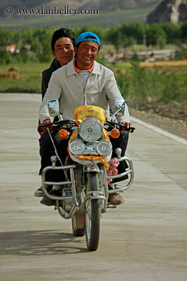 men-on-motorcycle-04.jpg