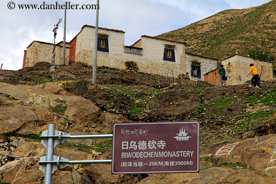 riwodechen-monastery-sign.jpg