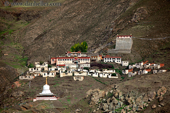 stupa-n-riwodechen-monastery.jpg