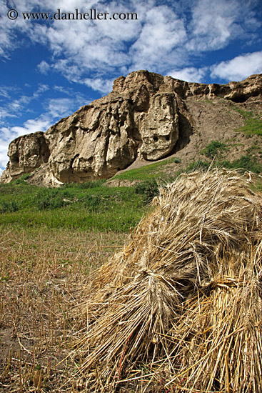 hay-stack-n-rocks.jpg