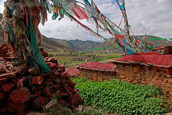 prayer-flags-n-temple.jpg