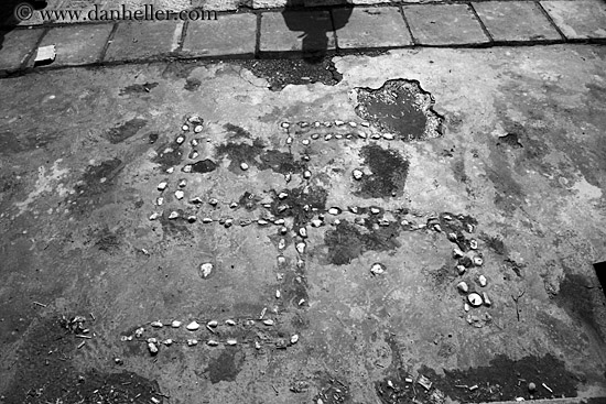 stone-swastika-bw.jpg