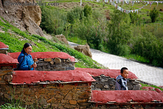 woman-n-child-on-stairs.jpg