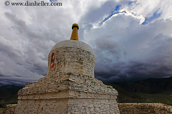 stupa-n-clouds.jpg