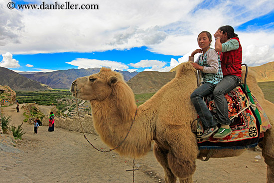 girls-on-camel.jpg