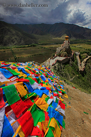 prayer-flags-n-yumbulagang-palace-06.jpg