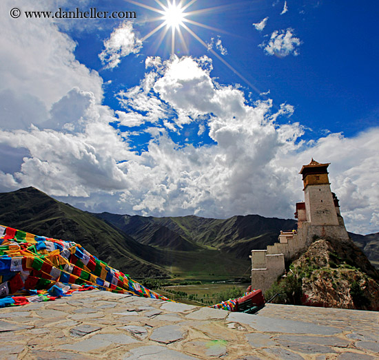 prayer-flags-n-yumbulagang-palace-09.jpg