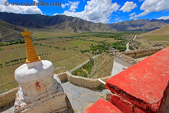 stupa-n-mtn-landscape-02.jpg