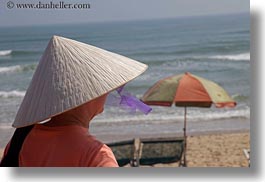 images/Asia/Vietnam/Danang/Beach/woman-n-conical-hat-at-beach.jpg