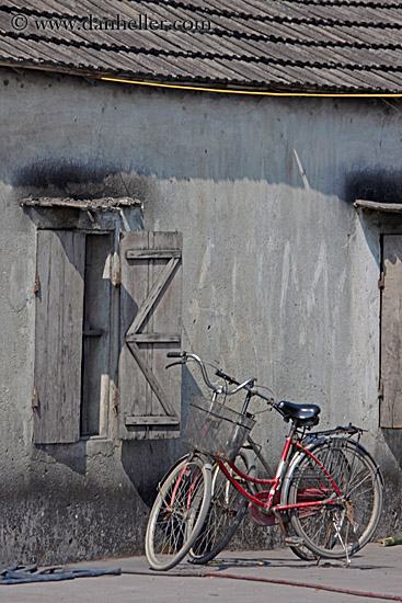 red-bike-n-grey-building-2.jpg