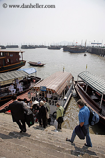 tourist-boarding-boat.jpg