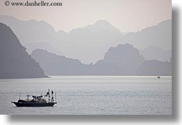 images/Asia/Vietnam/HaLongBay/Boats/SmallBoats/small-boats-04.jpg