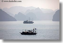 images/Asia/Vietnam/HaLongBay/Boats/SmallBoats/small-boats-06.jpg