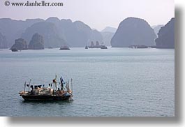 images/Asia/Vietnam/HaLongBay/Boats/SmallBoats/small-boats-09.jpg