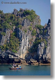 images/Asia/Vietnam/HaLongBay/Boats/SmallBoats/small-boats-10.jpg
