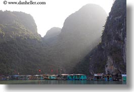 images/Asia/Vietnam/HaLongBay/Boats/SmallBoats/small-boats-16.jpg