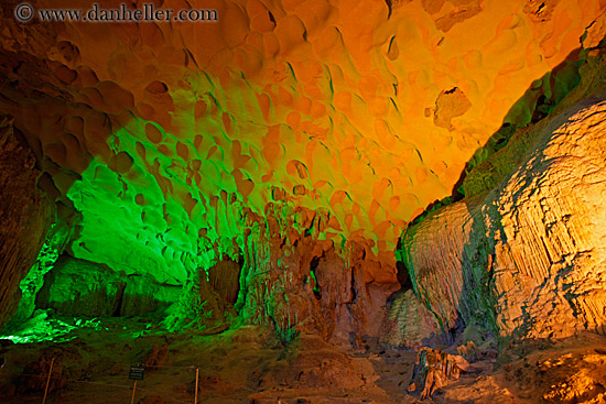 lighted-caves-02.jpg