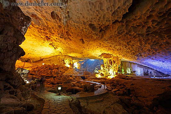 lighted-caves-04.jpg