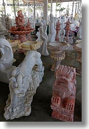 images/Asia/Vietnam/HaLongBay/Misc/marble-statues-01.jpg